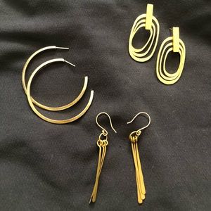 Lot of 3 gold-toned earrings.
